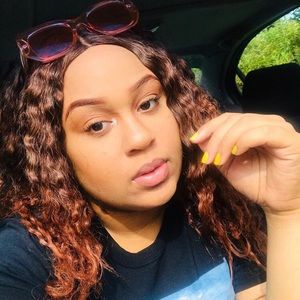 Meet your Posher, Joelle